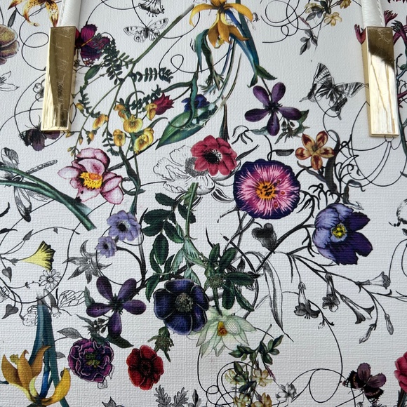 Hello Spring, This colorful flowered  purse is a perfect tote bag - Picture 2 of 6